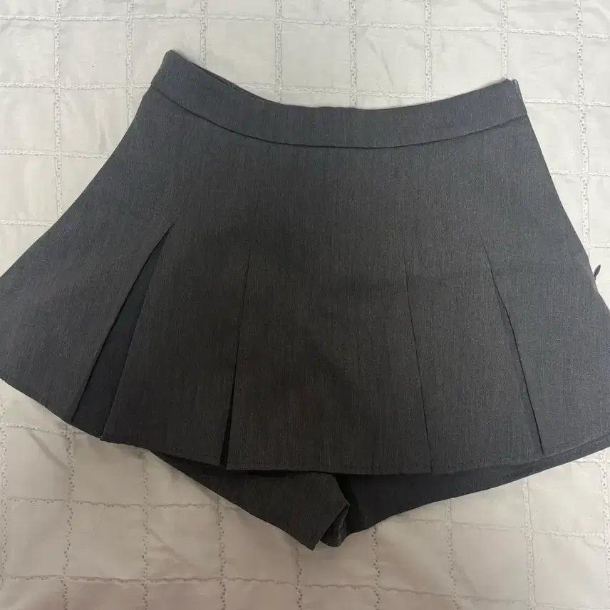 [BUNJANG] Gray Pleated Mini Skirt with Built-in Shorts / 회색 스커트(속바지 o)