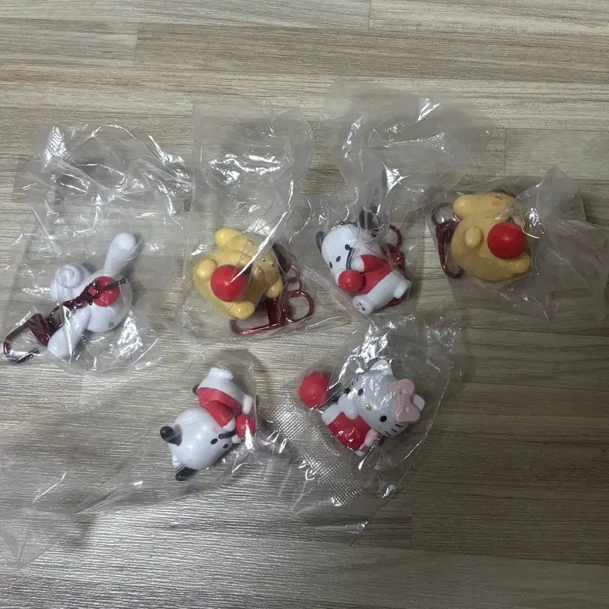 [BUNJANG] Sanrio Cherry Cup Figure Keychain Hello Kitty Pochacco Cinnamoroll Pompompurin / 산리오 체리 컵 피규어 키링 헬로키티포챠코시나모롤폼폼푸린