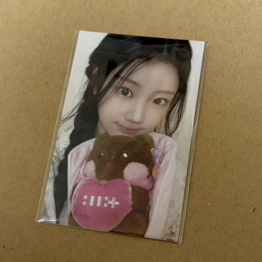 [BUNJANG] ILLIT 2nd Anniversary Deerit POB Wonhee Photocard / 아일릿 2주년 인형 디어릿 특전 포카 원희 미공포 포토카드 5만원
