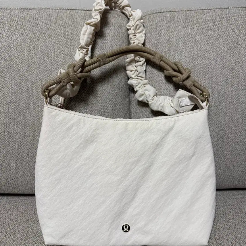 [BUNJANG] Lululemon Convertible Strap Crossbody Bag 6.5L Ivory / 룰루레몬 컨버터블 스트랩 크로스백 6.5l 아이보리
