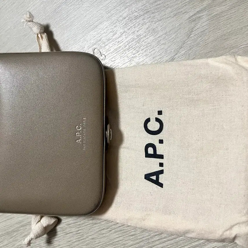 [BUNJANG] A.P.C. Josh Coin Wallet / A.P.C. 카드지갑 조쉬코인지갑