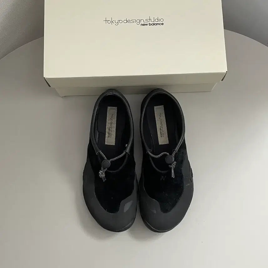 [BUNJANG] New Balance Tokyo Design Studio Black Shoes 265 / 뉴발란스 도쿄 디자인 스튜디오 블랙 슈즈 265 [박스포함]