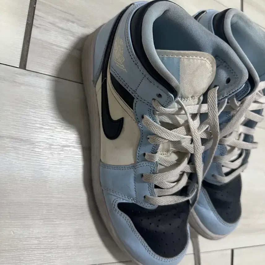 [BUNJANG] Jordan 1 Mid Ice Blue Black (GS) / (GS) 조던 1 미드 아이스 블루 블랙