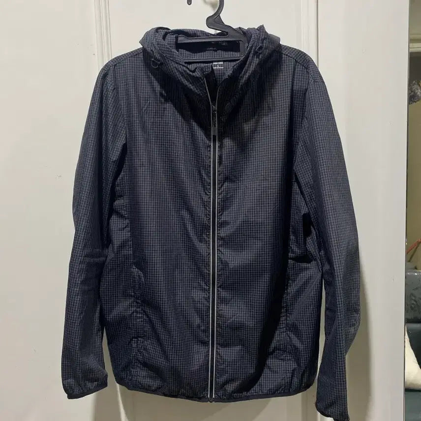 [BUNJANG] Uniqlo Women's Lightweight Windbreaker Black Jacket L / *[UNIQLO] 여성용 유니클로 경량 바람막이 블랙 자켓 L사이즈