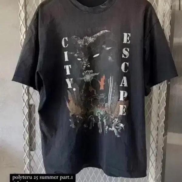 [BUNJANG] Politeru The Hyundai Limited Edition 'City Escape' Graphic T-Shirt (First Edition, Black) / [2]폴리테루 더현대 기념티 초판