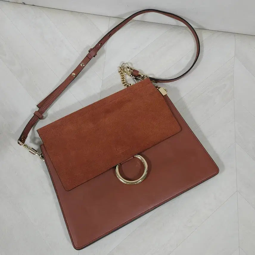 [BUNJANG] Chloé Ring Detail Brown Suede Shoulder Bag 32cm / 끌로에 링 장식 브라운 스웨이드 숄더백 32cm