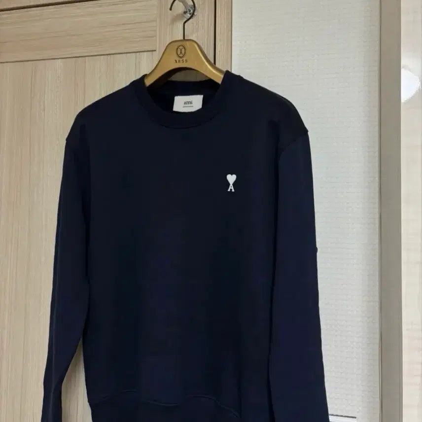[BUNJANG] Ami Ami de Coeur Logo Sweatshirt Navy / [S/백화점판] 아미 노틱블루 맨투맨 s사이즈
