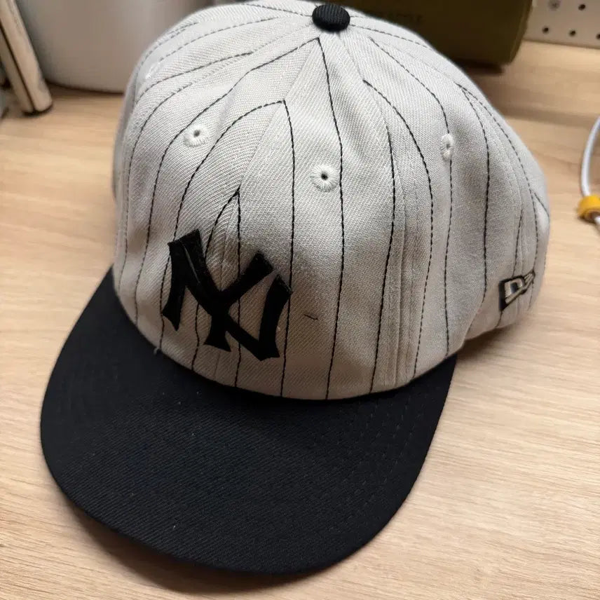 [BUNJANG] New Era New York Yankees Stripe Sized Cap (58.3cm) / 뉴에라 뉴욕양키스 스트라이프 사이즈캡(58.3cm)