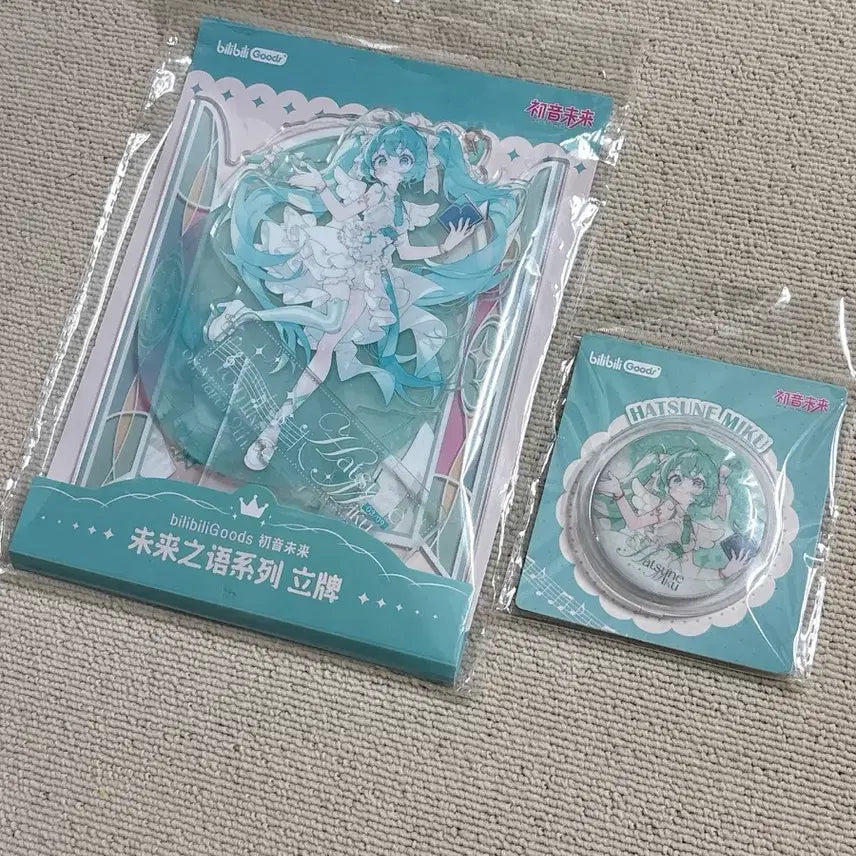 [BUNJANG] Vocaloid Hatsune Miku Uekura Eku Illustration China Exclusive Acrylic Stand & Can Badge Set / 보컬로이드 하츠네 미쿠 우에쿠라 에쿠 일러스트 중국 아크릴 스탠드 캔뱃지