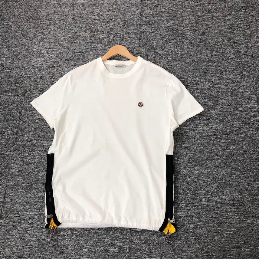 [BUNJANG] Moncler Authentic Side Taping Zipper Detail Logo Patch T-Shirt White / 몽클레어 정품 인증o 사이드테이핑 지퍼 포인트 와펜 반팔 화이트