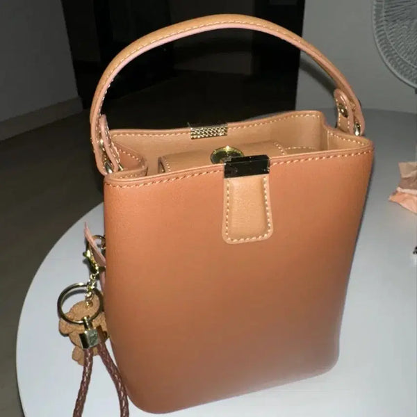 [BUNJANG] Brown Bucket Bag with Bear Charm / 브라운 버킷백