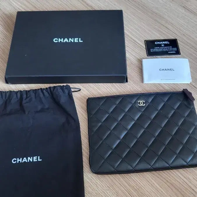 [BUNJANG] Chanel Classic Lambskin Medium Clutch / 샤넬 클래식 램스킨미듐 클러치