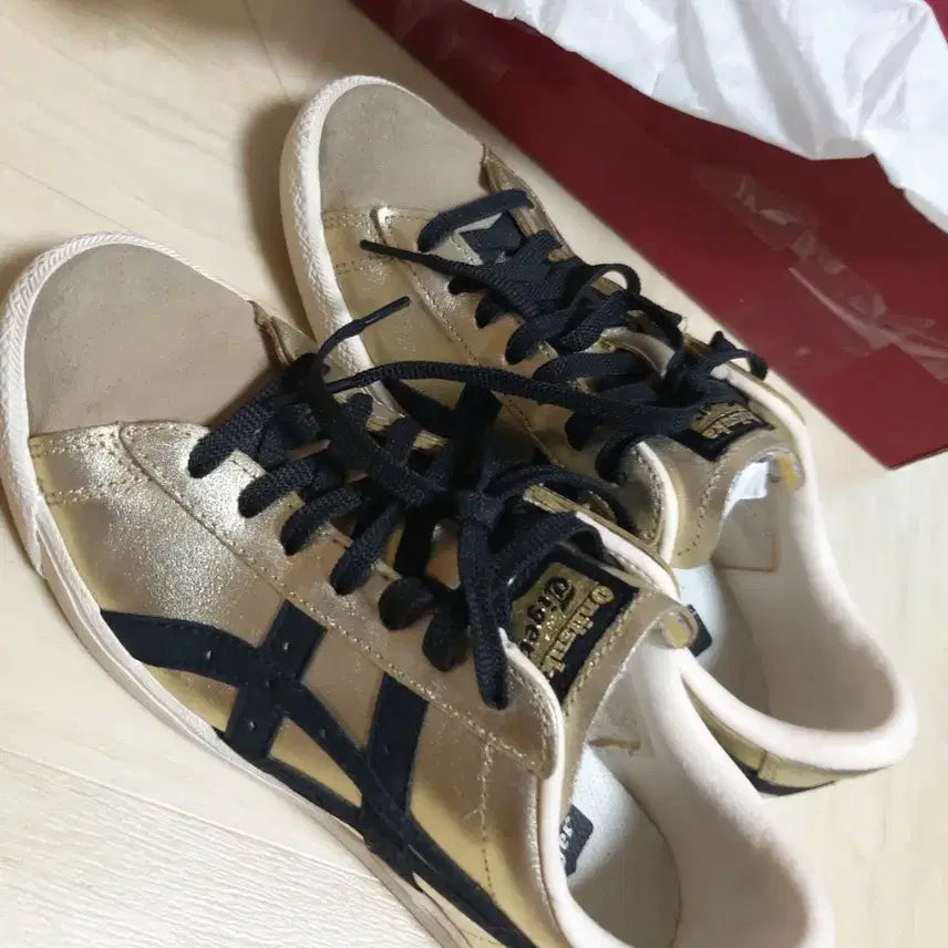 [BUNJANG] Onitsuka Tiger Gold Sneakers Size 240 / ONITSUKATIGER 오니츠카타이거 (최상급) 골드  240