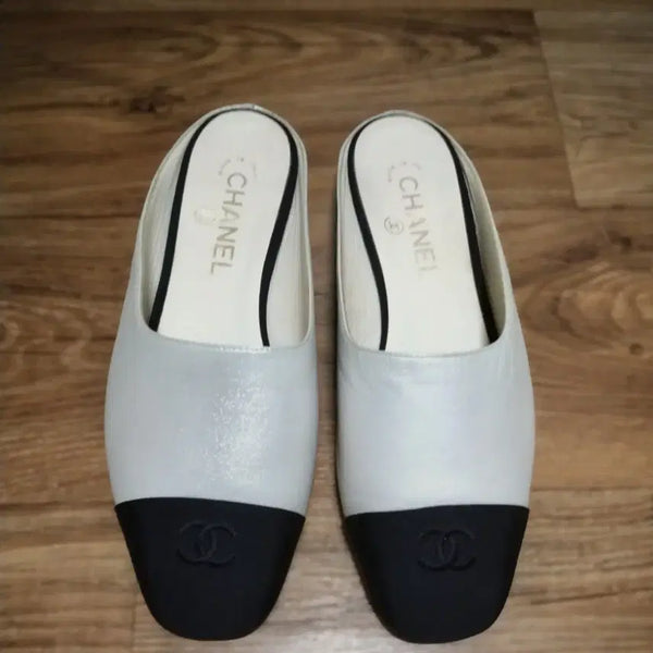 [BUNJANG] Chanel Mule Shoes White/Black Pearl Detail Size 38C / 샤넬 뮬 슈즈 240 정품 38C