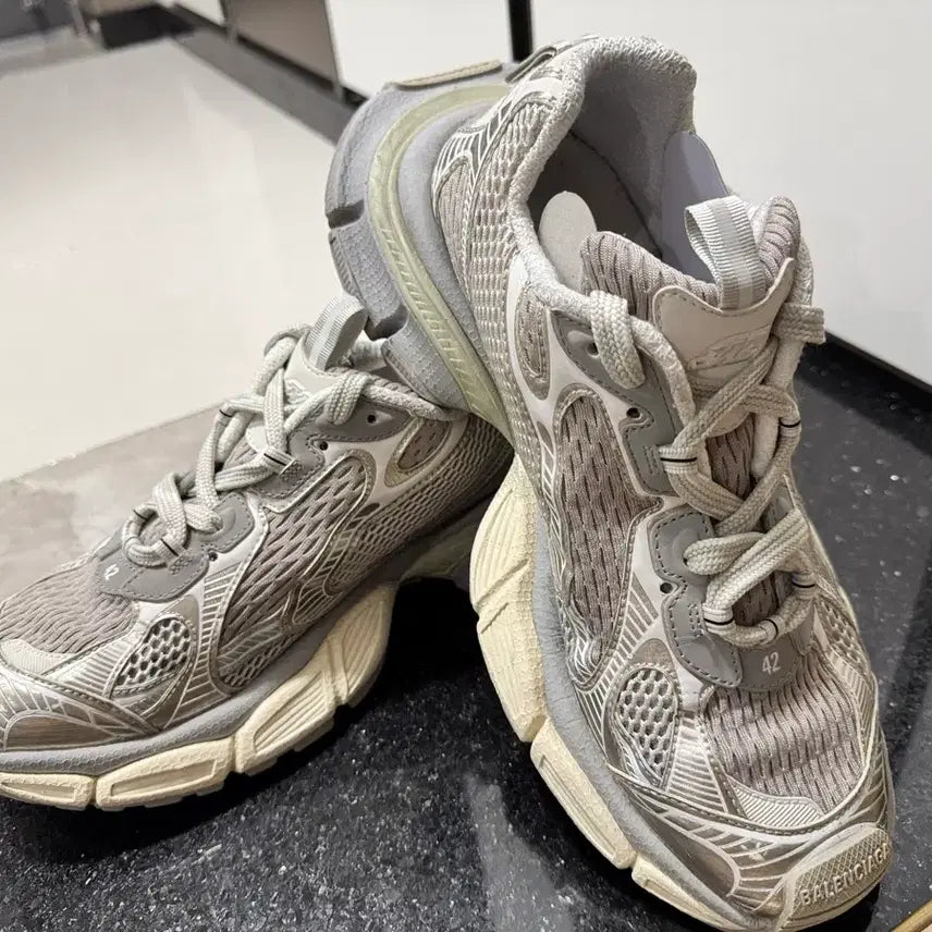 [BUNJANG] Balenciaga Speedrunner Grey Size 42 / 발렌시아가 스피드러너 회색 42