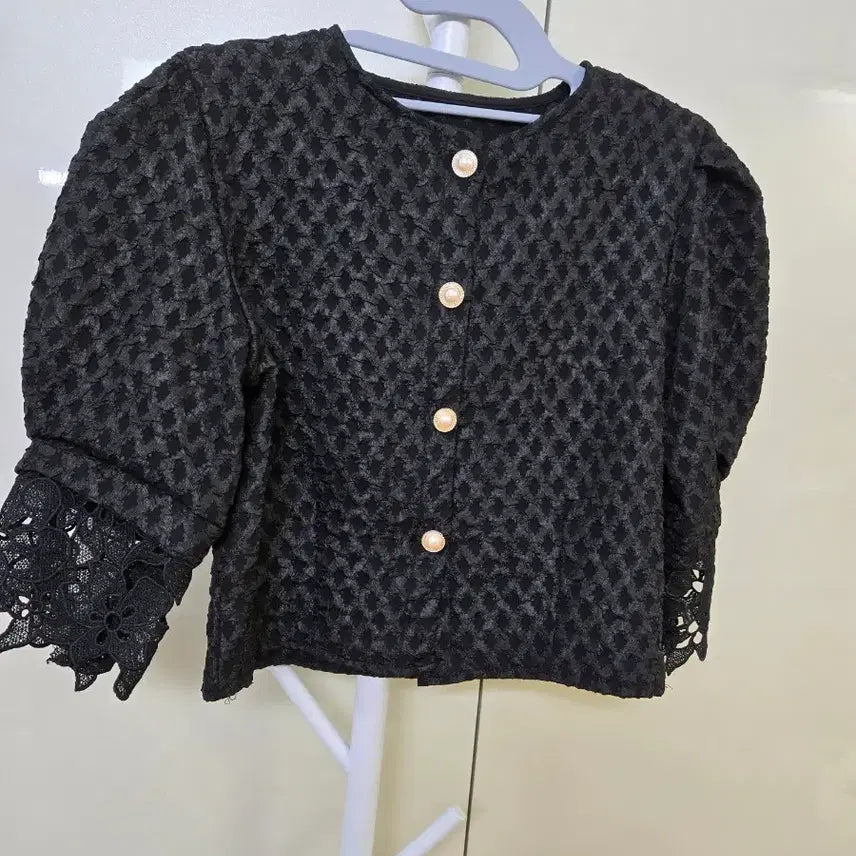 [BUNJANG] Black Lace Sleeve Puff Blouse / 블랙 레이스 소매 퍼프 블라우스