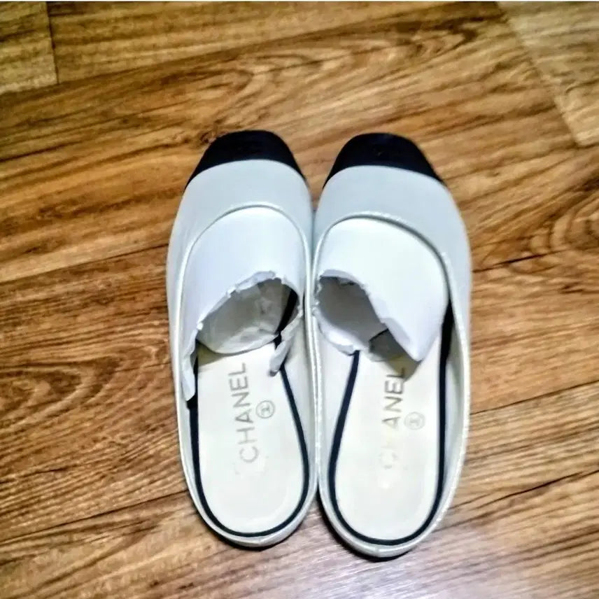 [BUNJANG] Chanel Mule Slippers White/Black Size 38C / 샤넬 뮬 슬리퍼 화이트 블랙 38C 정품