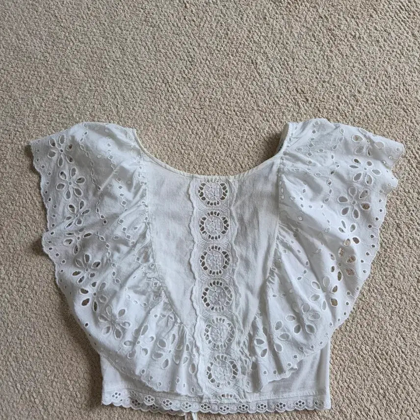 [BUNJANG] Zara White Embroidered Frill Crop Blouse / 자라 화이트 프릴 크롭 블라우스
