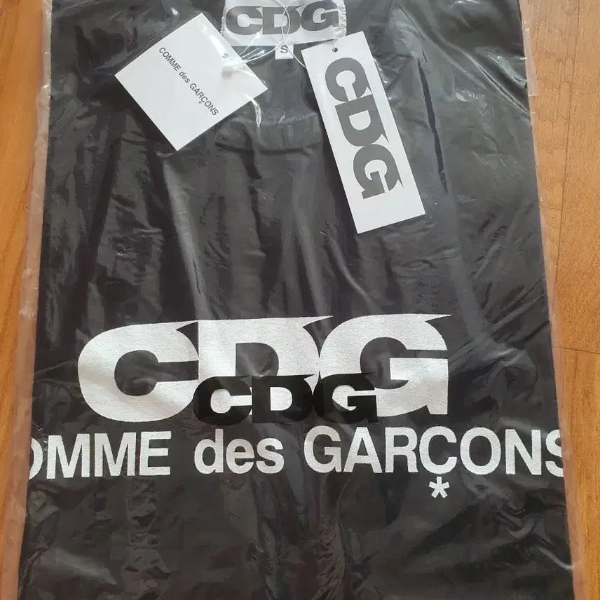 [BUNJANG] Comme des Garçons CDG Black Short Sleeve T-Shirt Size S / CDG 꼼데가르송 반팔 티셔츠 블랙 S사이즈