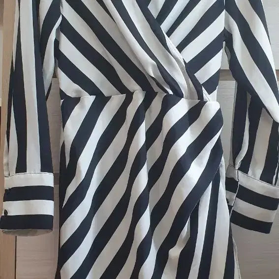 [BUNJANG] H&M Wrap Style Mini Dress / Shirt / H&M  랩 스타일 원피스/ 셔츠