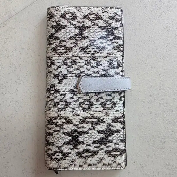 [BUNJANG] Fendi Snakeskin Long Wallet / 펜디 뱀피 장지갑