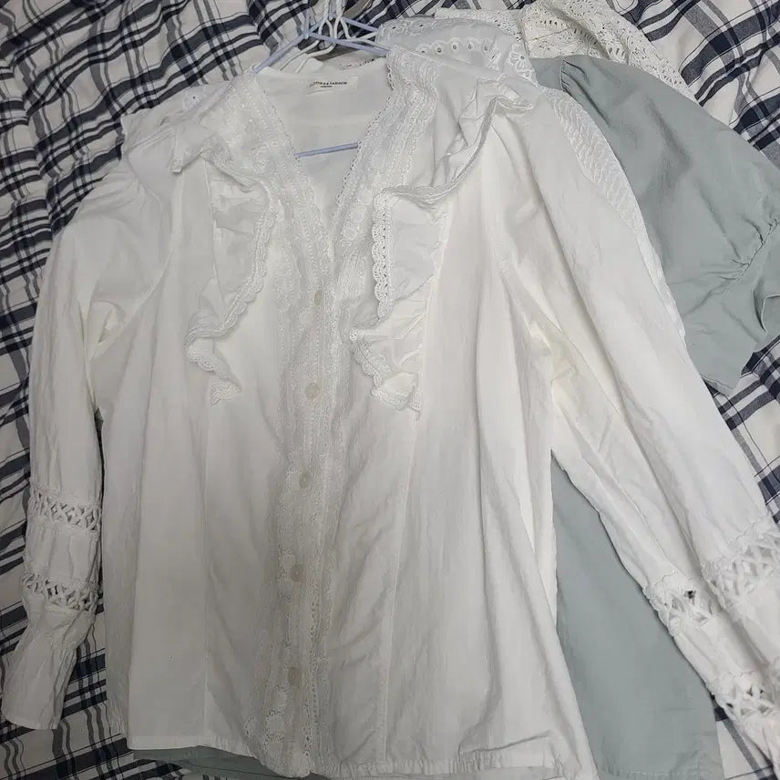 [BUNJANG] Women's Blouse Bundle (5 pcs) / 블라우스 5벌( 화이트 레이스 블라우스/펀칭 블라우스/빅카라 블라우스)