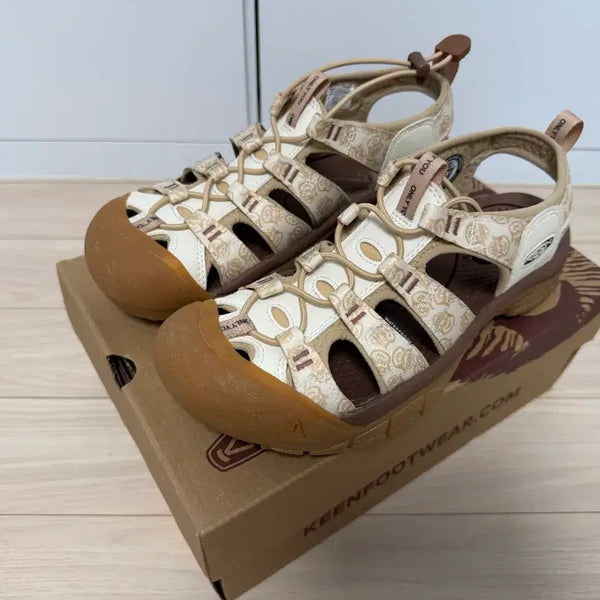 [BUNJANG] Keen Newport Retro Smokey Bear S'more Sandals / (새상품) 킨 뉴포트 레트로 스모키 베어 스모어 샌들 260