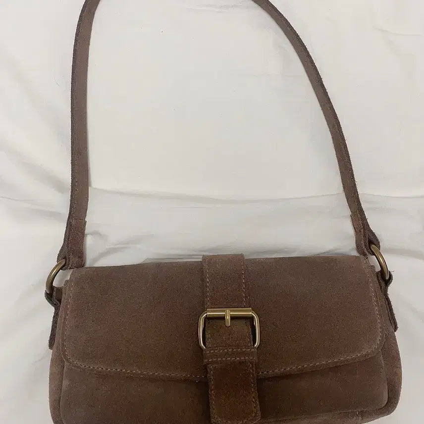 [BUNJANG] Brandy Melville Real Suede Cowhide Buckle Shoulder Bag Brown / 브랜디멜빌 리얼 스웨이드 소가죽 버클 숄더백 브라운