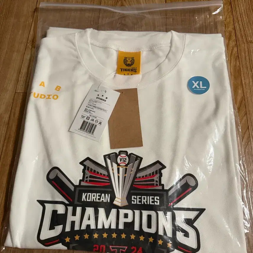 [BUNJANG] IAB Studio Kia Tigers 2024 Championship T-Shirt XL / 아이앱 스튜디오 기아타이거즈 2024 통합 우승 티셔츠 XL