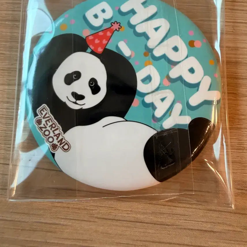[BUNJANG] Everland Bao Birthday Badge / 러바오 생일 뱃지