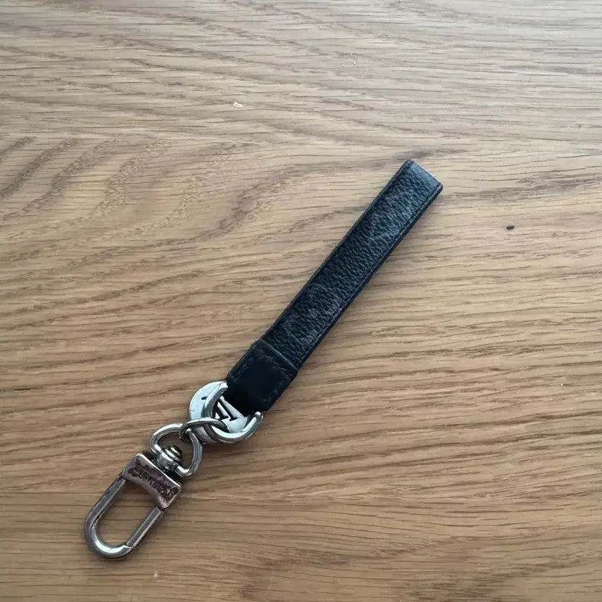 [BUNJANG] Louis Vuitton Leather Keyring Black / 루이비통 키링 블랙