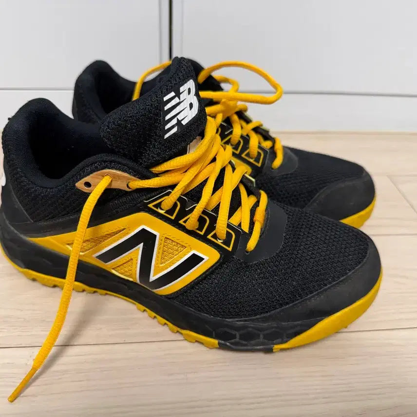 [BUNJANG] New Balance T3000 Turf Baseball Shoes Black Yellow 240 / 뉴발란스 T3000 인조잔디 야구화 블랙 옐로우 240