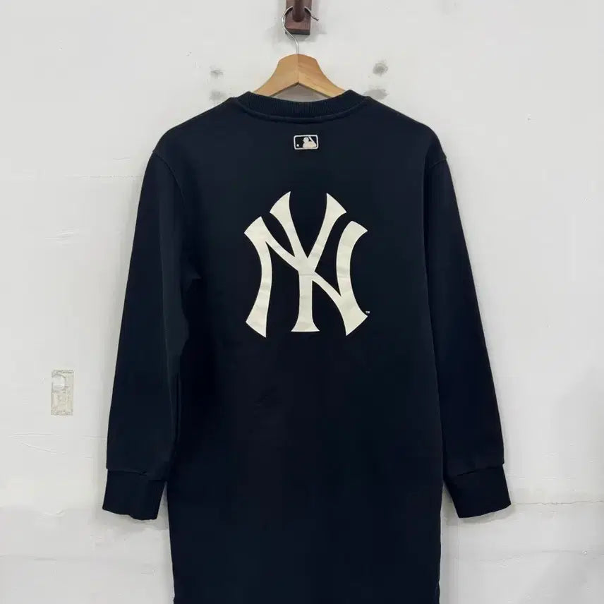 [BUNJANG] MLB New York Yankees Women's Big Logo Long Sweatshirt / (85) MLB 뉴욕양키스 여자 빅 로고 롱 맨투맨