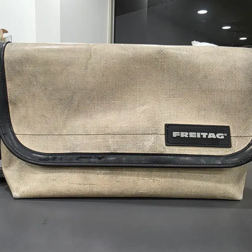 [BUNJANG] Freitag Hawaii Five-O Crossbody Bag / 프라이탁 하와이 파이브 오