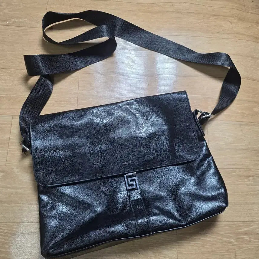 [BUNJANG] Giles & Brother Men's Black Leather Crossbody Shoulder Bag / 자일스앵브룩스 남성 크로스백 블랙 가죽 숄더백 상태좋아요.
