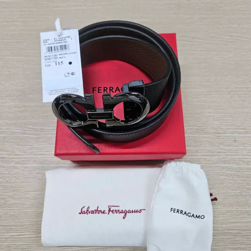 [BUNJANG] Salvatore Ferragamo Gancini Reversible Men's Belt Black/Brown / 페라가모 간치니 양면 남성벨트 블랙/브라운 675542 0705614 / 115사이즈 [새상품]