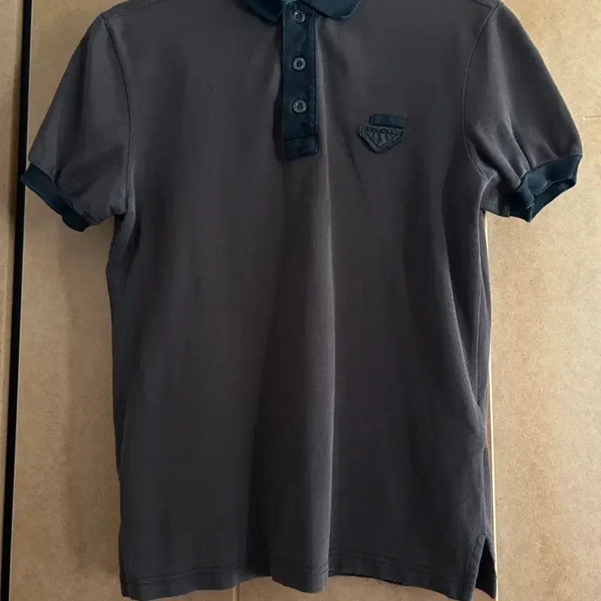 [BUNJANG] Prada Khaki Collar T-Shirt XS Unisex / 프라다 카라 반팔 xs 남여공용