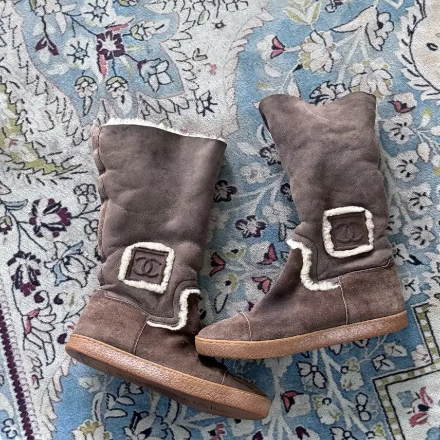 [BUNJANG] Chanel Suede Shearling Boots / 샤넬스웨이드 부츠 양털