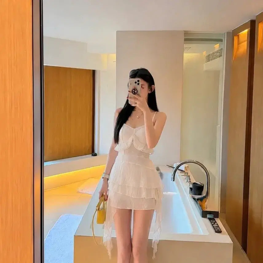 [BUNJANG] Avery Frill Asymmetrical Smocked Banding Lace Sleeveless Mini Dress / 에이블리 프릴 언발 스모크 밴딩 레이스 원피스 나시 민소매 여리 바다 휴양지 여행 바캉스 신혼여행 미니원피스