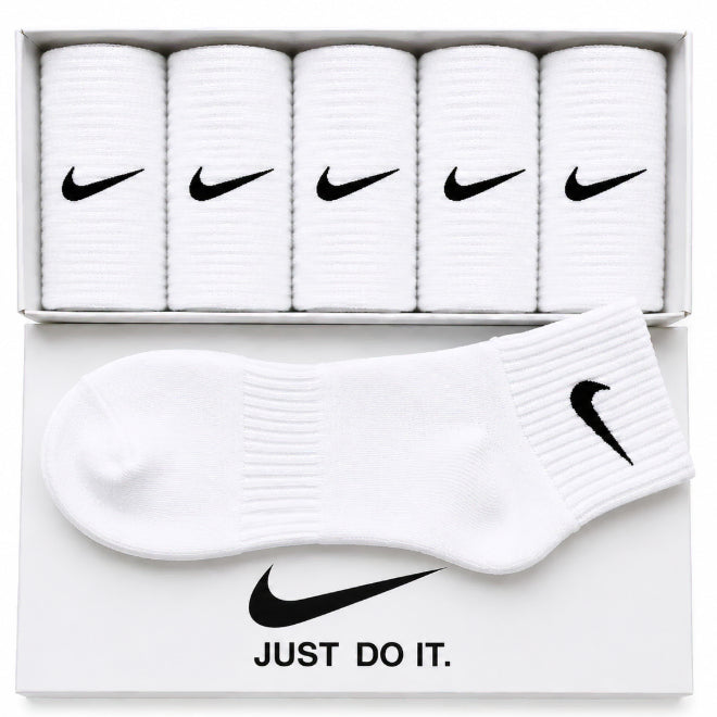 [BUNJANG] Nike Crew Socks 5-Pack Set / [새상품] 당일배송 나이키 양말 5개 1세트 판매 합니다.