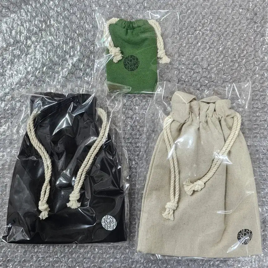 [BUNJANG] Busan International Film Festival (BIFF) Pouch & Airpod Case (Sealed) / 부산국제영화제 굿즈 파우치 에어팟주머니 조리개가방 미개봉 부국제 biff