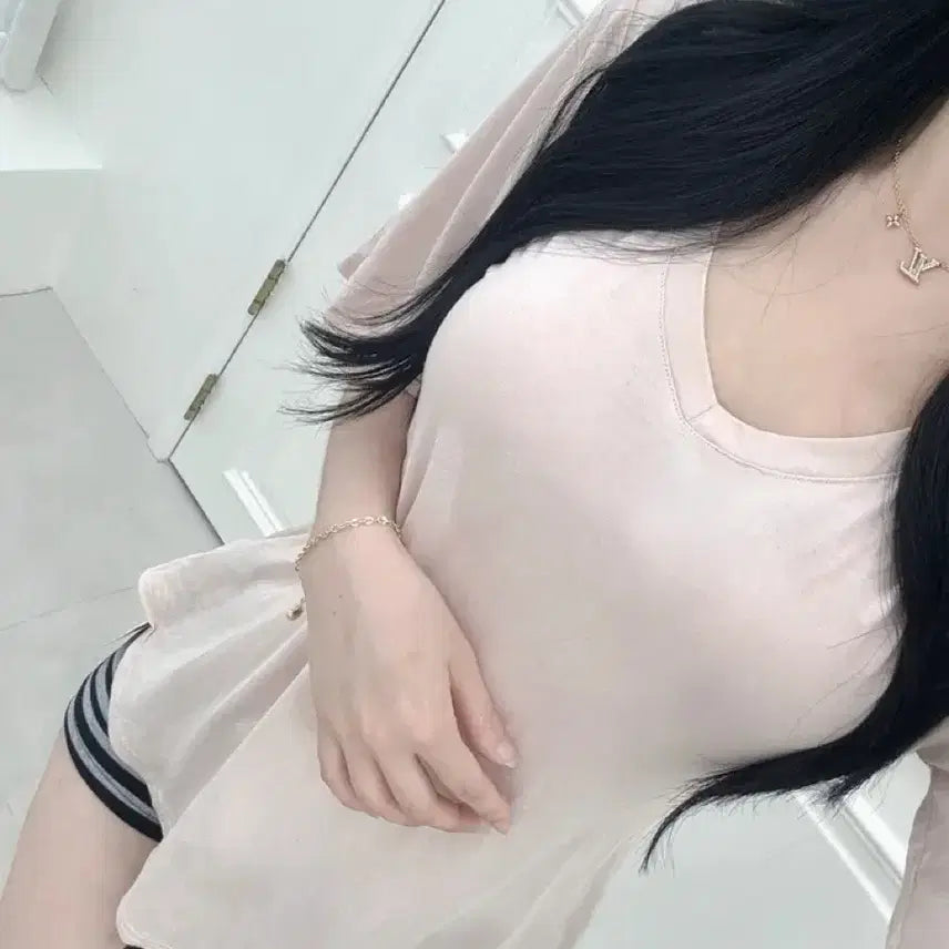 [BUNJANG] Ablie Flare Frill Short Sleeve V-Neck T-Shirt / 에이블리 팔뚝커버 플레어 프릴 반팔 브이넥 티셔츠 찰랑 여리 팔뚝살 체형커버 수입의류