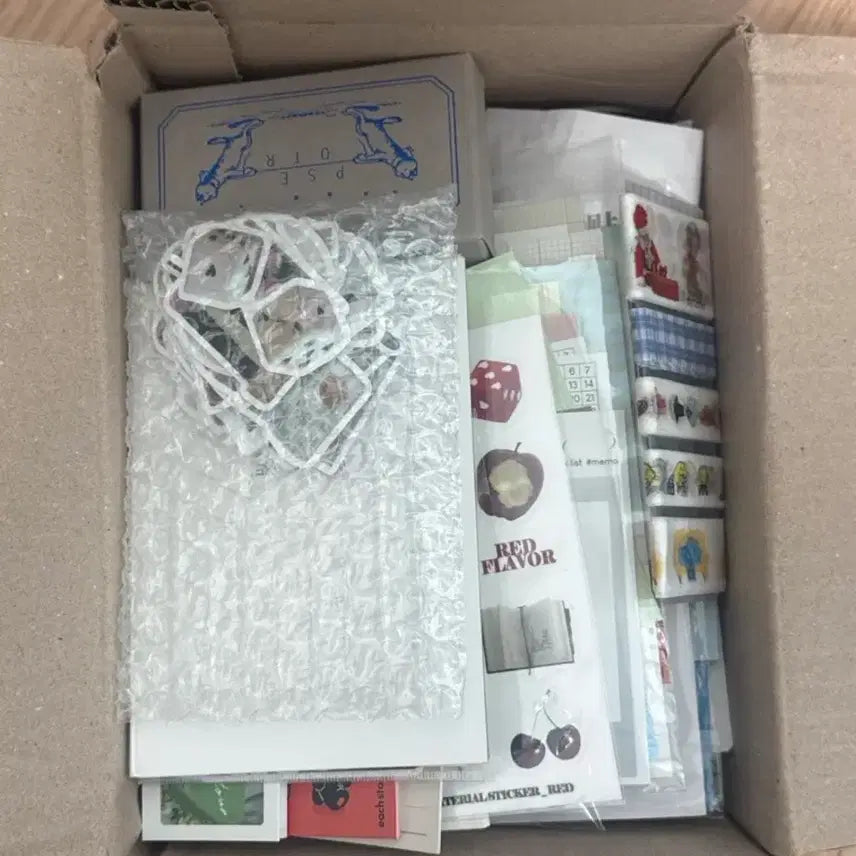 [BUNJANG] Diary Decorating Supplies Bundle: Stickers, Notepads, Masking Tape, Kiss Cut Stickers / 다이어리 꾸미기  스티커, 떡메, 마스킹테이프, 키스컷 등 박스 판매