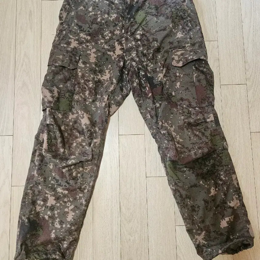 [BUNJANG] Military Digital Camo Cargo Pants (MP21) Size 32-33 / 32-33 밀리터리 디지털무늬 카고 바지 (MP21)