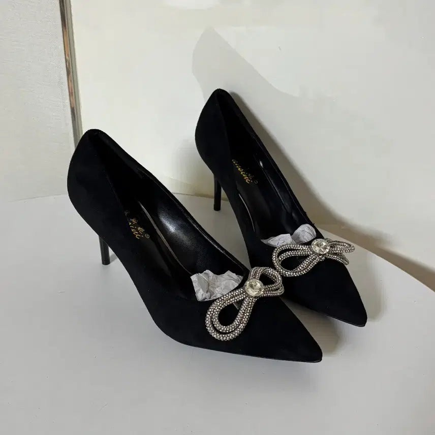 [BUNJANG] Black Suede Cubic Ribbon Pumps High Heels (8cm heel, 245 size) / @새상품 245사이즈 8cm 블랙 스웨이드 큐빅 리본 펌프스 하이힐 구두