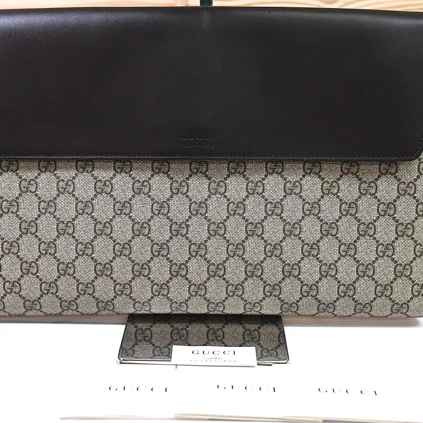 [BUNJANG] Gucci GG Supreme Flap Clutch Bag / 구찌 gg수프림 플랩 클러치백