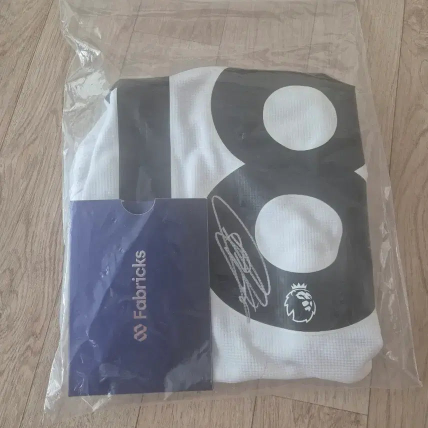 [BUNJANG] Fulham FC 2024-25 Andreas Pereira #18 Home Jersey / 2024-25 시즌 풀럼 FC의 홈 유니폼으로, 선수 안드레아스 페레이라(Andreas Pereira)의 이름과 등번호 18번이 마킹되어 있습니다 제시해주세요.