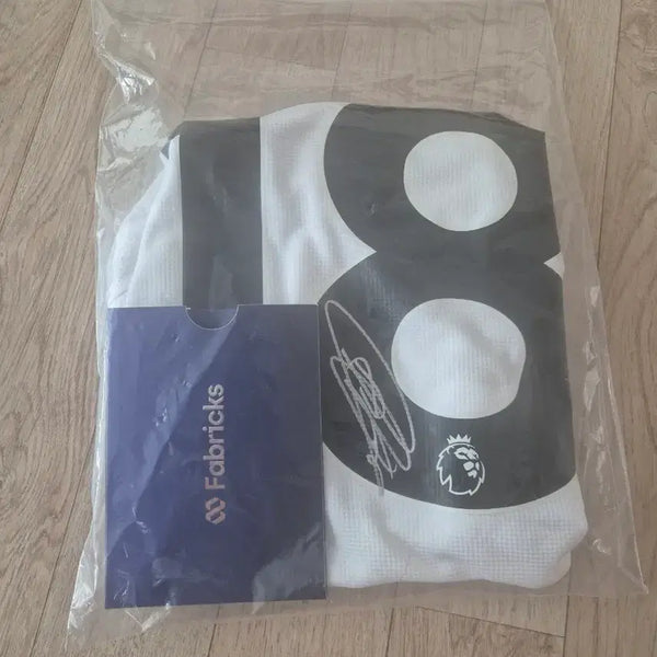 [BUNJANG] Fulham FC 2024-25 Andreas Pereira #18 Home Jersey / 2024-25 시즌 풀럼 FC의 홈 유니폼으로, 선수 안드레아스 페레이라(Andreas Pereira)의 이름과 등번호 18번이 마킹되어 있습니다 제시해주세요.