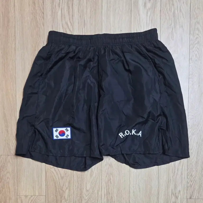 [BUNJANG] R.O.K.A. Korean Army Training Shorts Swimsuit Size 28 / 미사용 R.O.K.A 한국 육군 트레이닝 반바지겸 수영복 28사이즈 (줄자사진 참고)