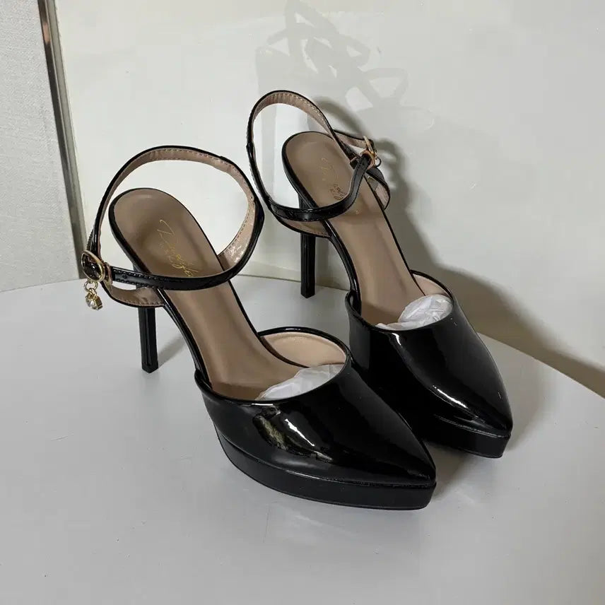 [BUNJANG] Black Patent Leather Stiletto Heels with 12cm Heel and Platform / @새상품 240사이즈 12cm 블랙 에나멜 스트랩 가보시 킬힐 구두